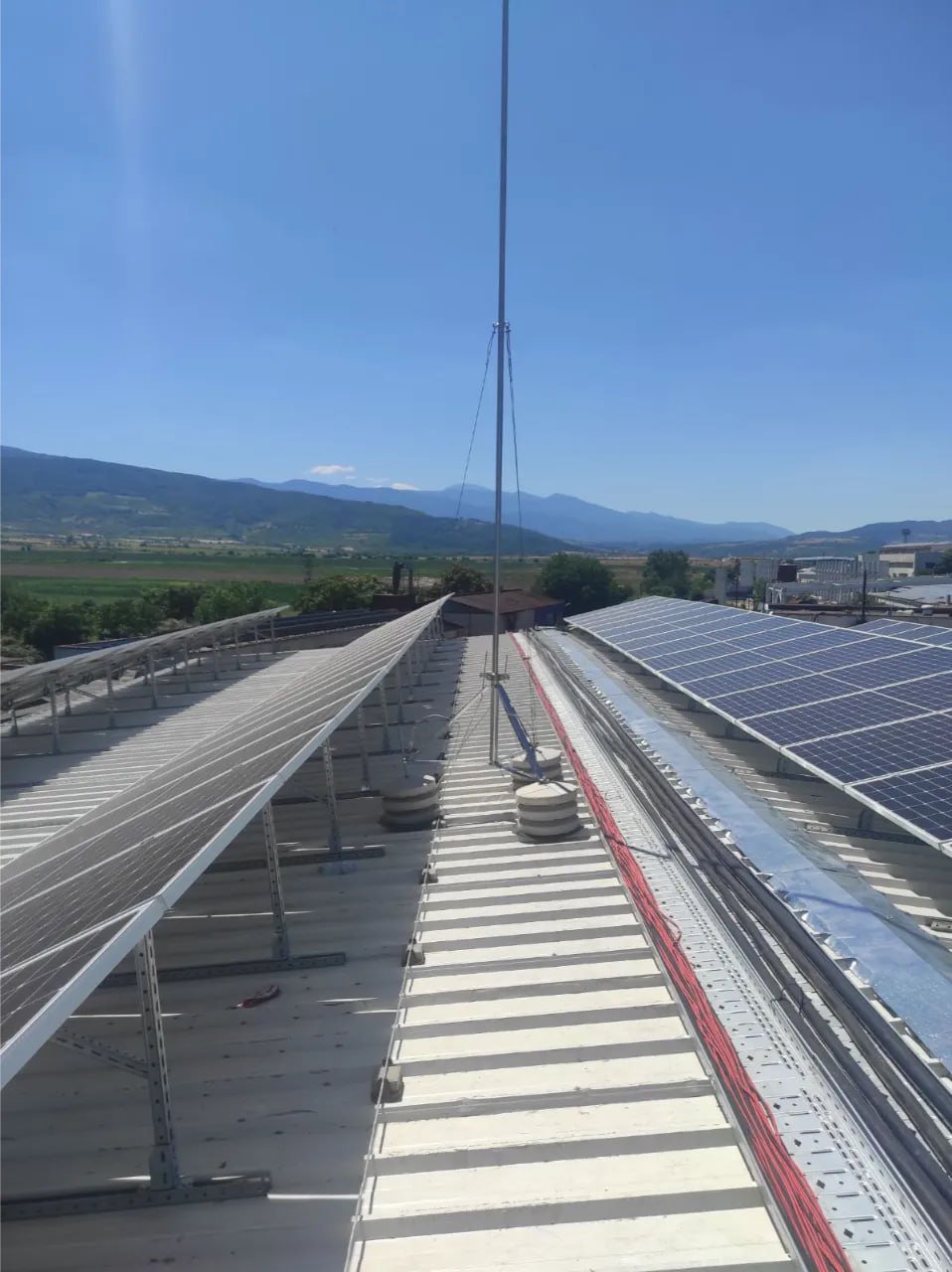 Мълниезащита на фотоволтаични панели с грамоотвод