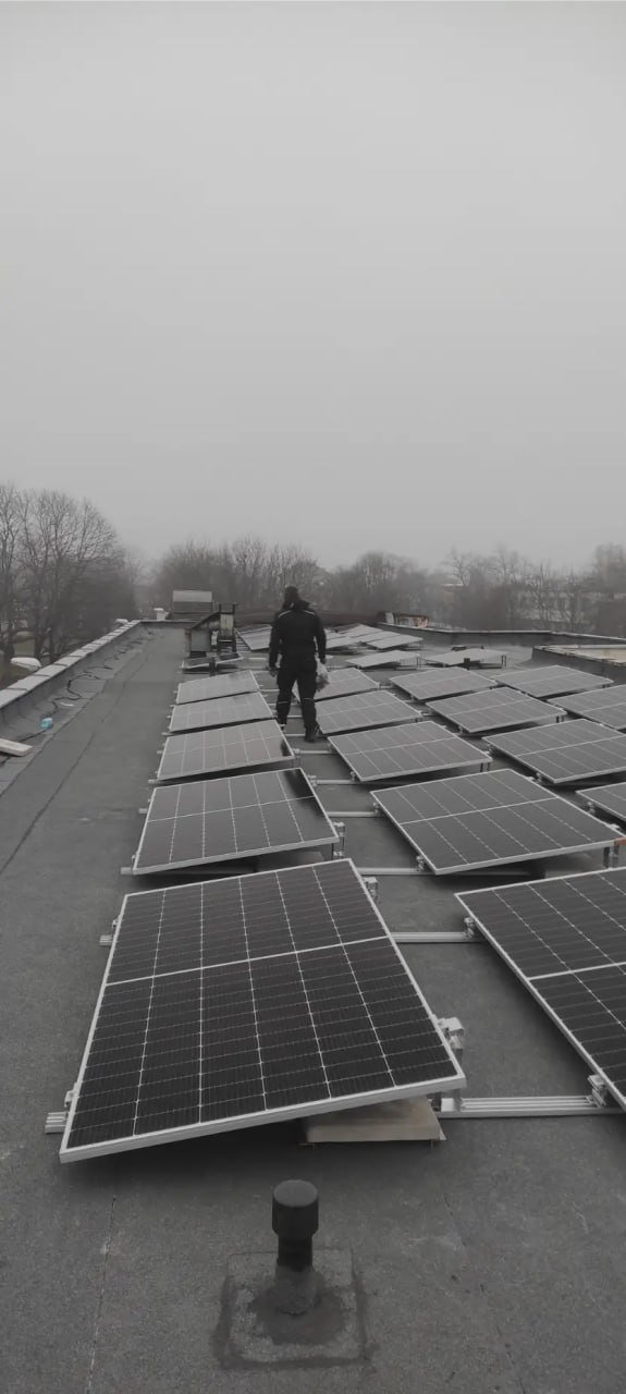 Мълниезащита с гръмоотвод на хале с метален покрив